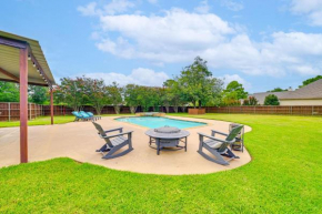 Fire Pit and Sauna Spacious Lake Texoma Retreat!